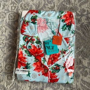 NWT Posh Peanut Women’s PJ set long sleeve relaxed in winter lily print - Size L